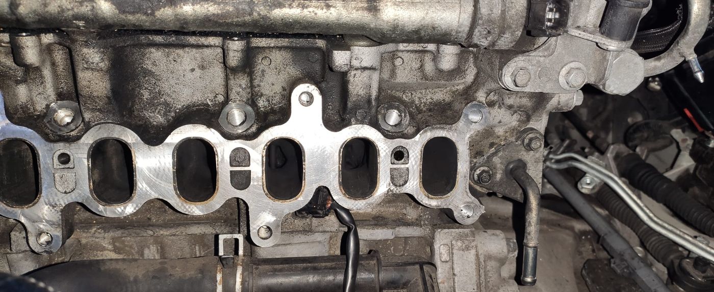 Intake side of the cylinder head, post-work